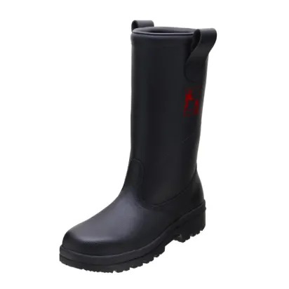 Schaftstiefel aus genarbtem Leder